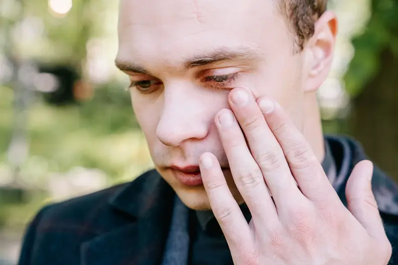 Thyroid eye disease symptoms